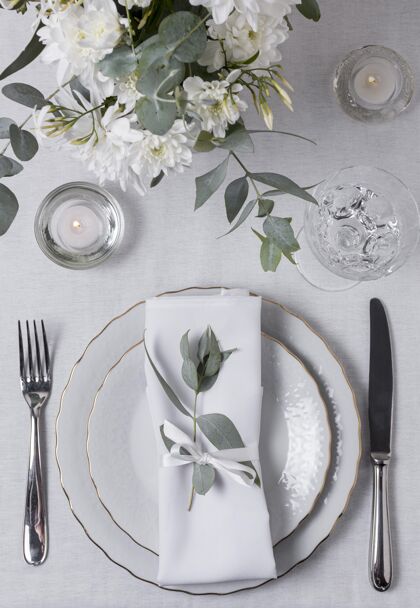 上图带鲜花的餐桌布置俯视图浪漫平面布置项目