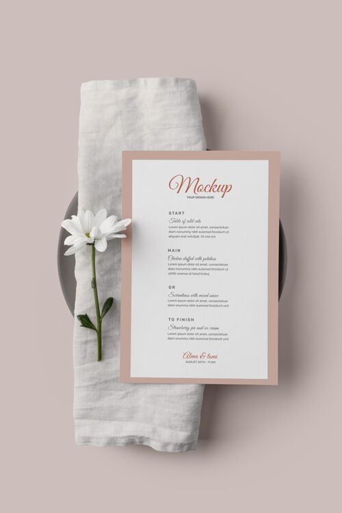 顶视图在毛巾和鲜花上的春季菜单模型的桌子安排的平面布局桌子春天花