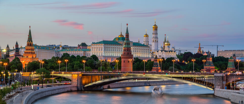 桥莫斯科河长时间暴露在克里姆林宫附近 晚上在莫斯科 俄罗斯塔地标俄罗斯