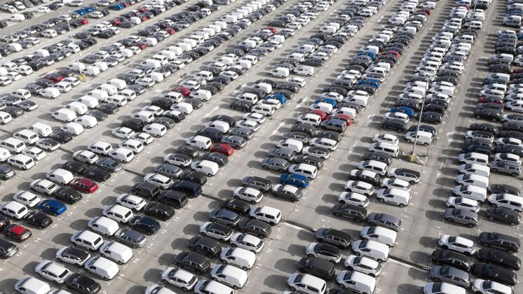 停车场停车的交通理念概念鸟瞰汽车