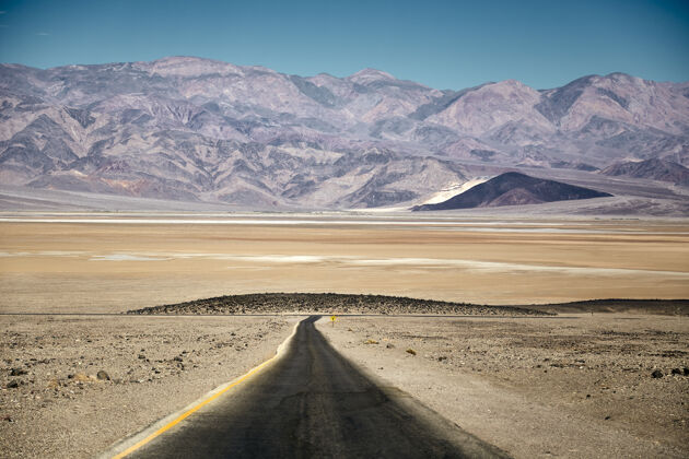 沙子阳光明媚的风景艺术家驱动器在死亡谷国家公园 加利福尼亚州-美国徒步旅行悬崖野生