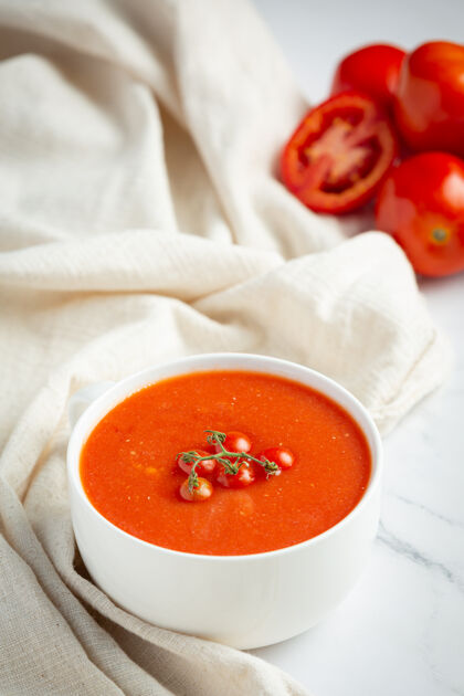 咖喱温热的番茄汤盛在碗里园艺蛋白质蔬菜