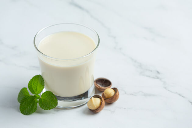 食品澳洲坚果白牛奶即可食用幼苗碳水化合物混合物