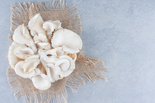 配料袋装有机鲜蘑菇烹饪牡蛎新鲜