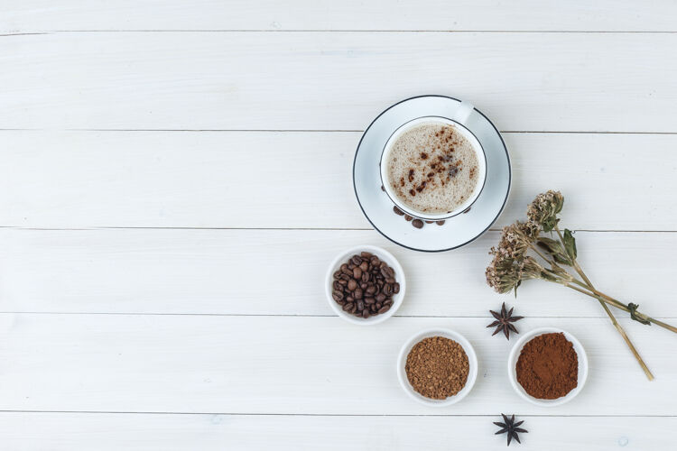 曲奇一套咖啡豆 磨碎的咖啡 香料 饼干 干香草和咖啡在一个木制的背景杯顶视图厨房摩卡咖啡香料