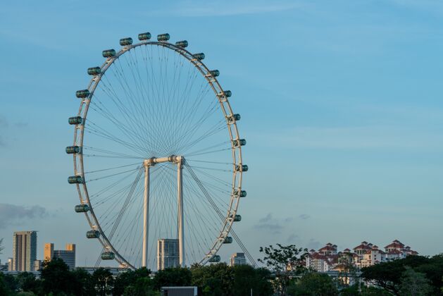 城市新加坡城市景观 蓝天映衬下的新加坡传单天际线城市景观码头