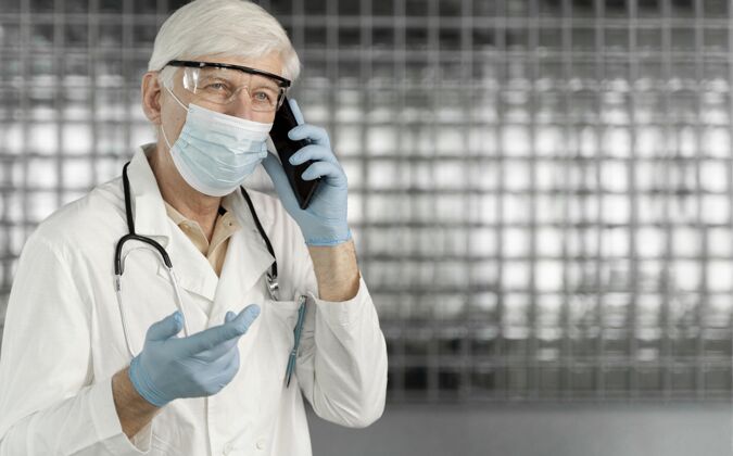 医院带医用面罩的男医生肖像实验室诊所面膜