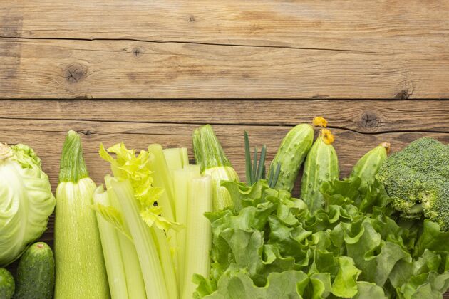 俯视图木桌上的蔬菜俯瞰框架蔬菜健康