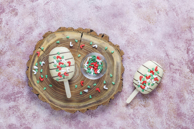 传统美味的自制圣诞饼干香料装饰品礼物