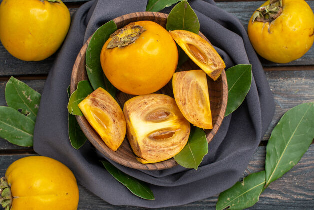 水果顶视图新鲜甜甜的柿子放在木桌上 成熟的水果醇厚柠檬健康成熟