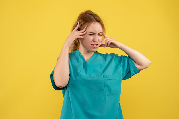 医疗正面图女医生穿着头痛的医用衬衫 健康医师科维德-19色医院护士护士人健康