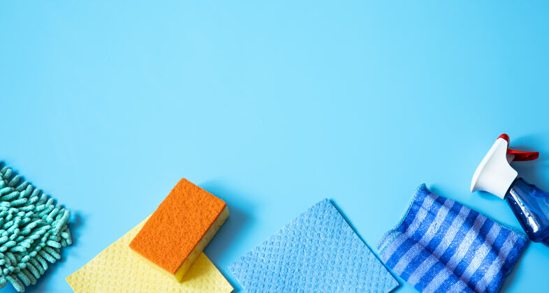 清洁彩色合成海绵 抹布 手套和清洁剂的一般清洁清洁服务概念背景组成家居洗涤剂