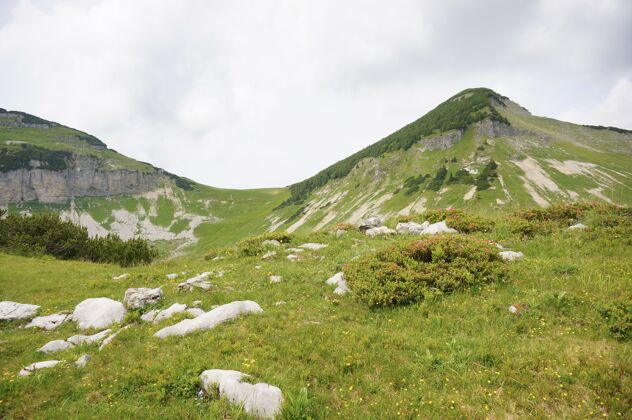 法国奥地利标志性的阿尔卑斯山的壮丽景色高山乡村远足