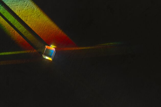颜色灯光棱镜效果特写反射水晶棱镜