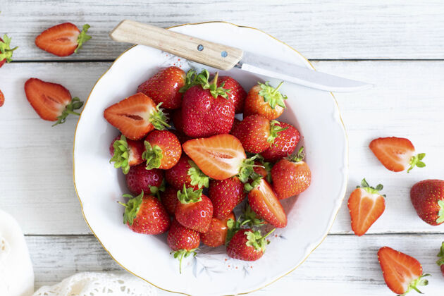 饮食草莓盘用刀平放食物造型食物照片桌子