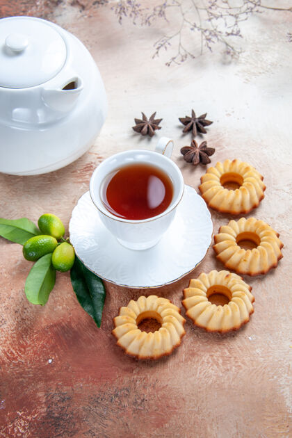 食物边上特写边看甜品一杯茶饼干茶壶八角茴香特写茶碟饭