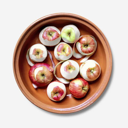 红苹果削皮的苹果平放在碗里食品有机碗