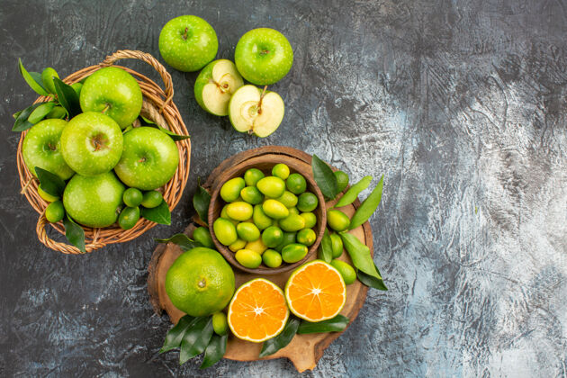 食物顶部特写查看苹果篮子里的柑橘类水果苹果板上有不同的柑橘类水果篮子多汁柑橘