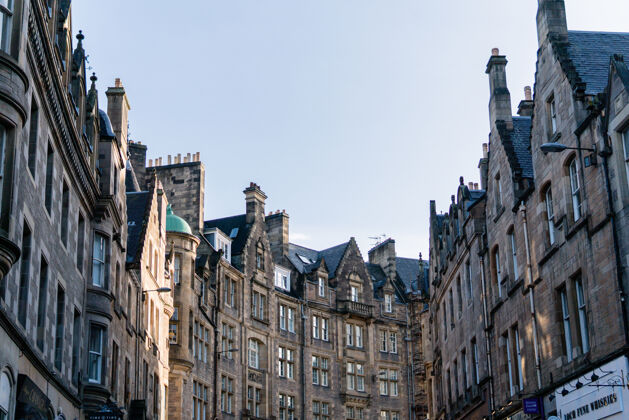 英国苏格兰市中心的爱丁堡低角度高楼市中心苏格兰首都