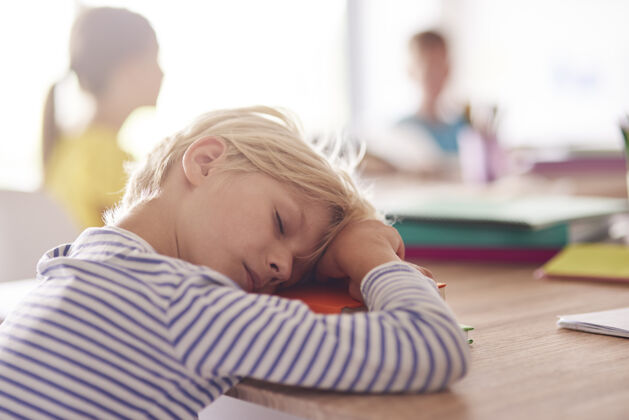 学习小学生瞌睡的一天校舍沉默享受