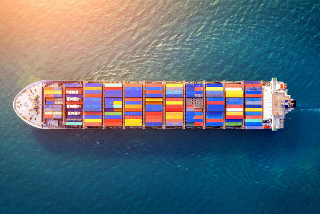 曼谷海上集装箱货船鸟瞰图码头设备物流