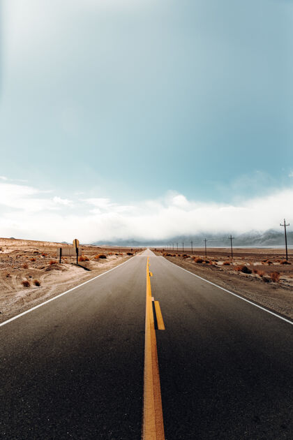 沙漠路沙漠中的灰色道路免费街道高速公路