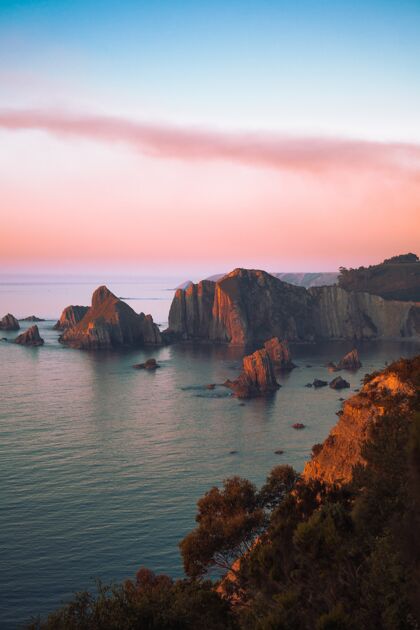 海海景与日落时的悬崖完美的墙纸阳光自然风景
