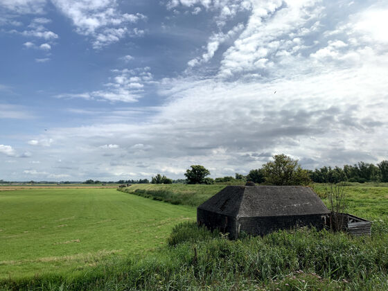 欧洲德国掩体 荷兰景观中的casemate作为防御墙的一部分背景荷兰战争