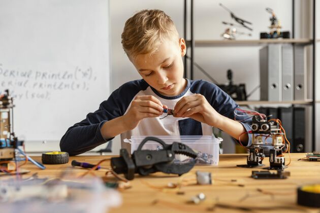 男孩儿童制造机器人组件工艺孩子
