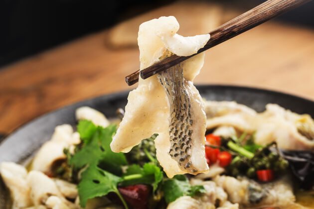 生活方式中国菜：美味的咸鱼风味鱼片蔬菜