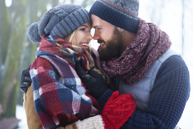 保护这是完美的冬季情人节温暖的衣服积极的情绪激情