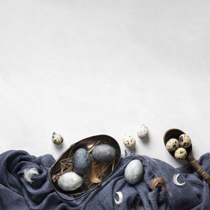 羽毛带复制空间和织物的复活节彩蛋的平铺纺织品帕夏木勺