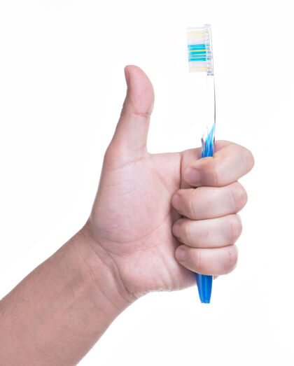 牙齿男性手拿牙刷 大拇指朝上-白色隔离牙刷牙刷拇指