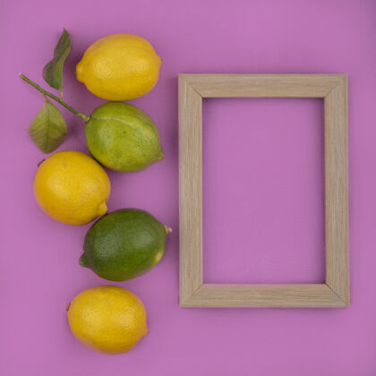 水果顶视图复制空间柠檬与酸橙和粉红色背景上的框架新鲜景观食物