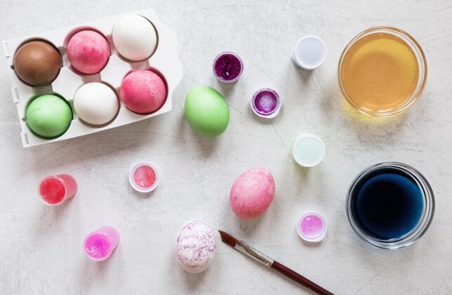 食物彩色复活节彩蛋顶视图手工制作庆祝节日