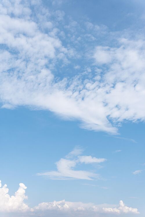 多云从飞机上看到蓬松的云复制空间美丽夏天
