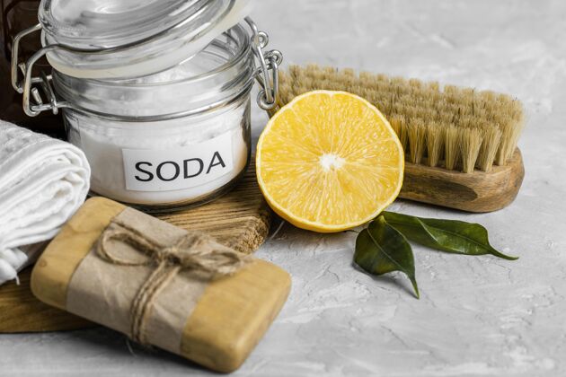 产品高角度的环保清洁产品 含肥皂和柠檬水平消毒剂小苏打