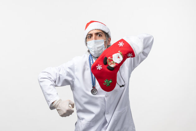 病毒正面图白色地板上穿着大红袜子的男医生-圣诞假期球衣科维德成人