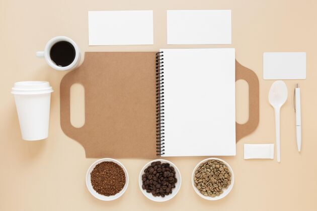 铺设顶视图笔记本和咖啡豆分类上图安排