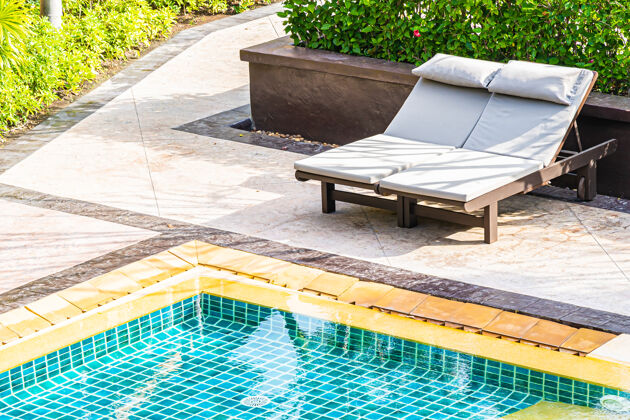 豪华度假酒店的顶视图室外游泳池 休闲放松热带娱乐游泳池