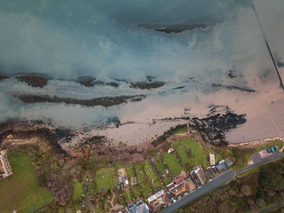 侏罗纪用无人机拍摄了多塞特郡韦茅斯桑德斯福德海滩地区的空中照片海岸欧洲日落