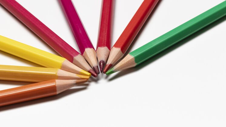 五颜六色彩色铅笔概念与复印空间五颜六色色彩复制