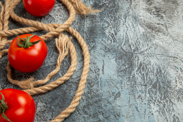 视图正面图新鲜的红色番茄和绳子绳子顶视图季节