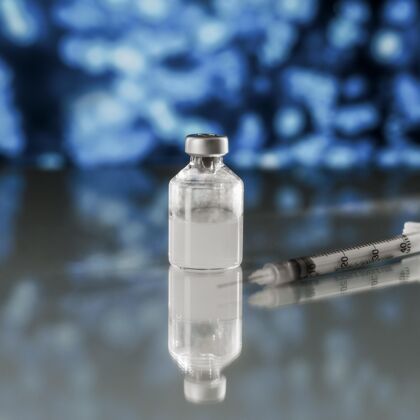 免疫注射器和疫苗瓶的前视图药品免疫补救