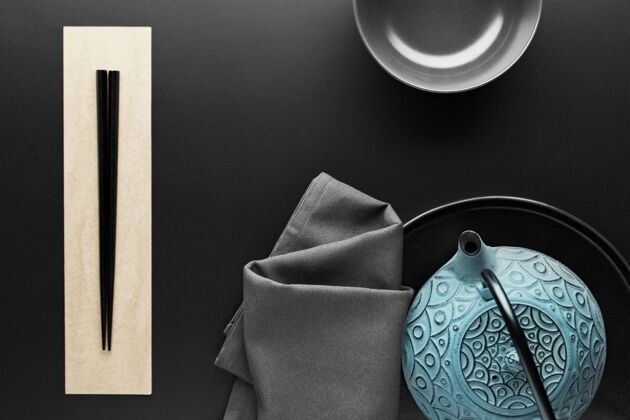 餐具用筷子和茶壶把陶器放平陶器水平陶瓷