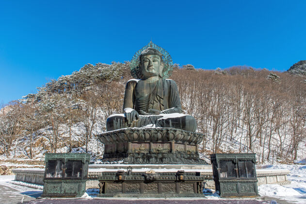 寺庙冬季韩国色若山国家公园新乡寺大佛纪念碑韩国亚洲地标
