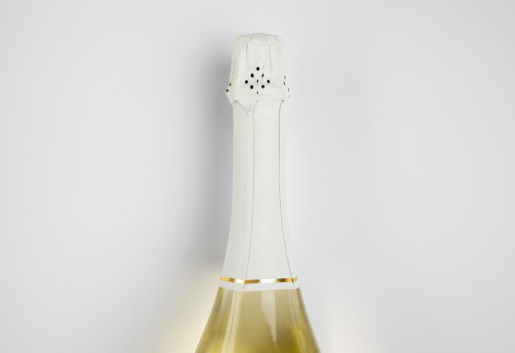 香槟带模型的香槟瓶饮料年庆祝