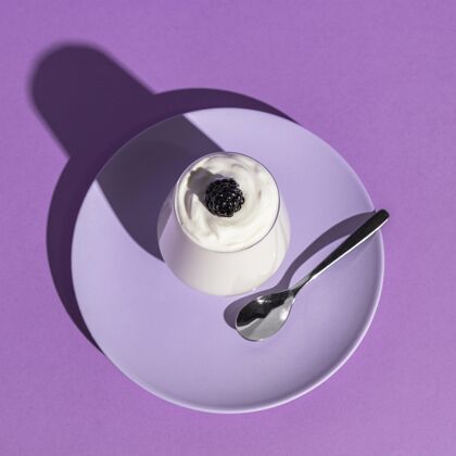 健康食品高角度的美味酸奶概念美味复制空间维生素